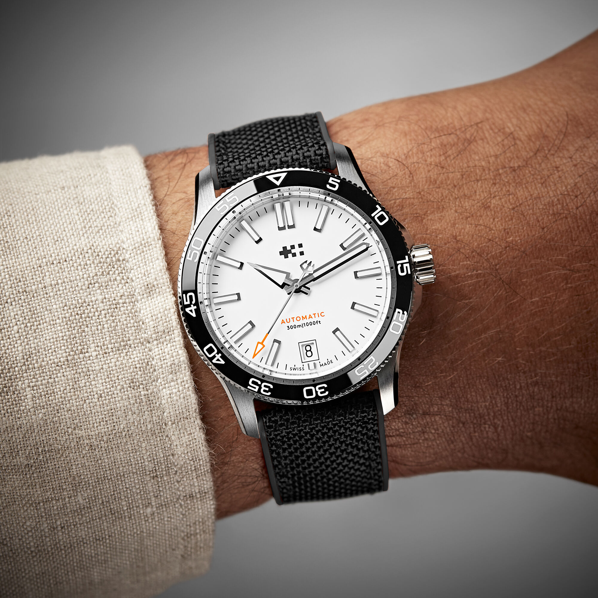 C60 Trident Pro 300  38mm|White/Black|Black Hybrid Rubber
