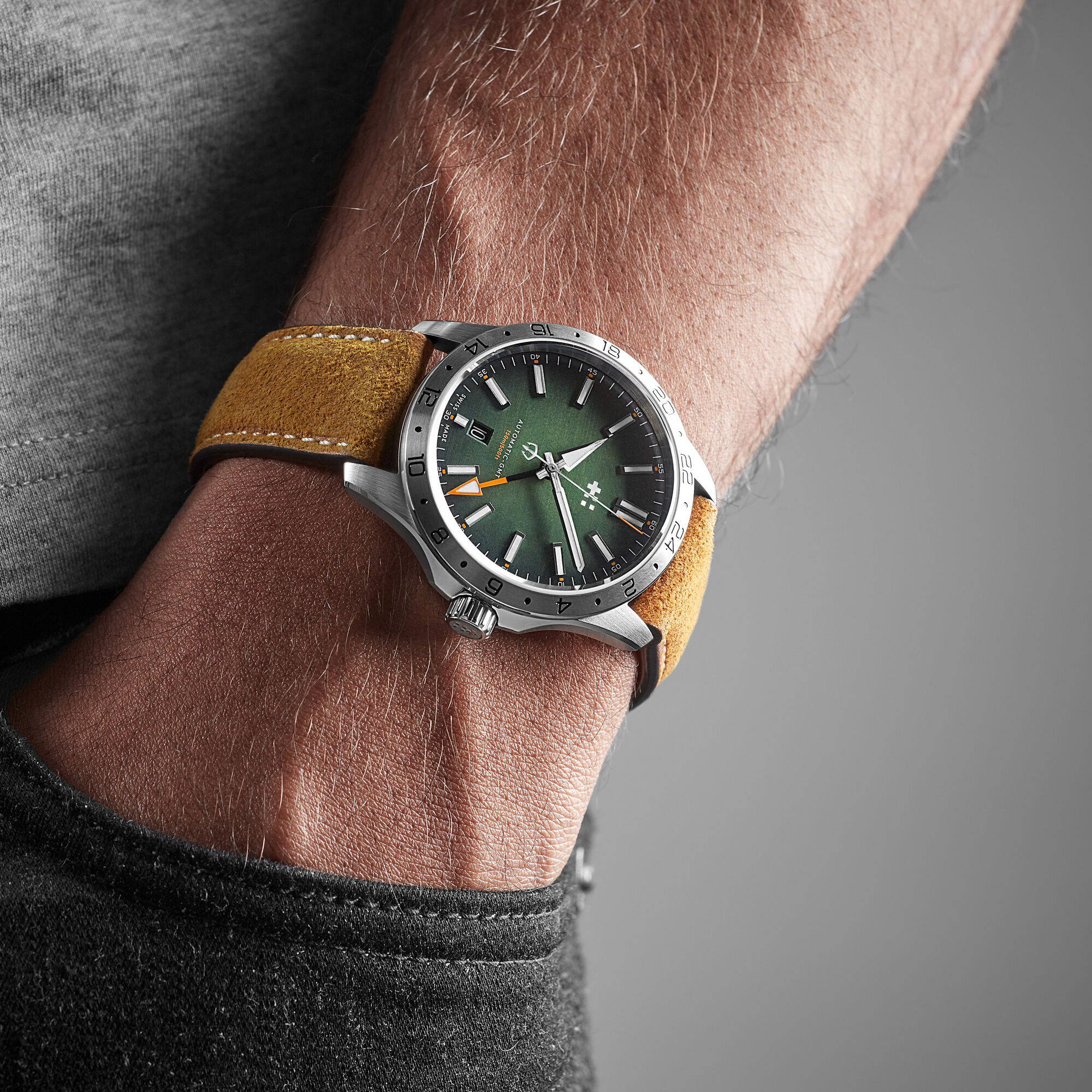 C63 Sealander GMT  39mm|Hunter Green/Silver|Camel Vintage Oak Leather