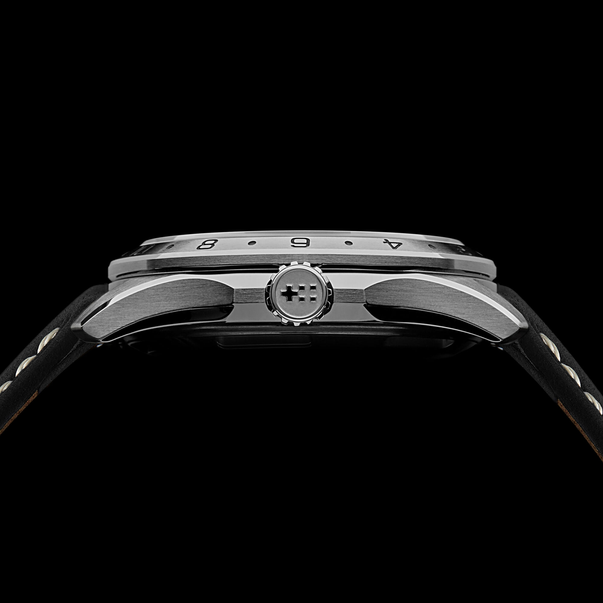 C63 Sealander GMT  39mm|White/Silver|Black Vintage Oak Leather