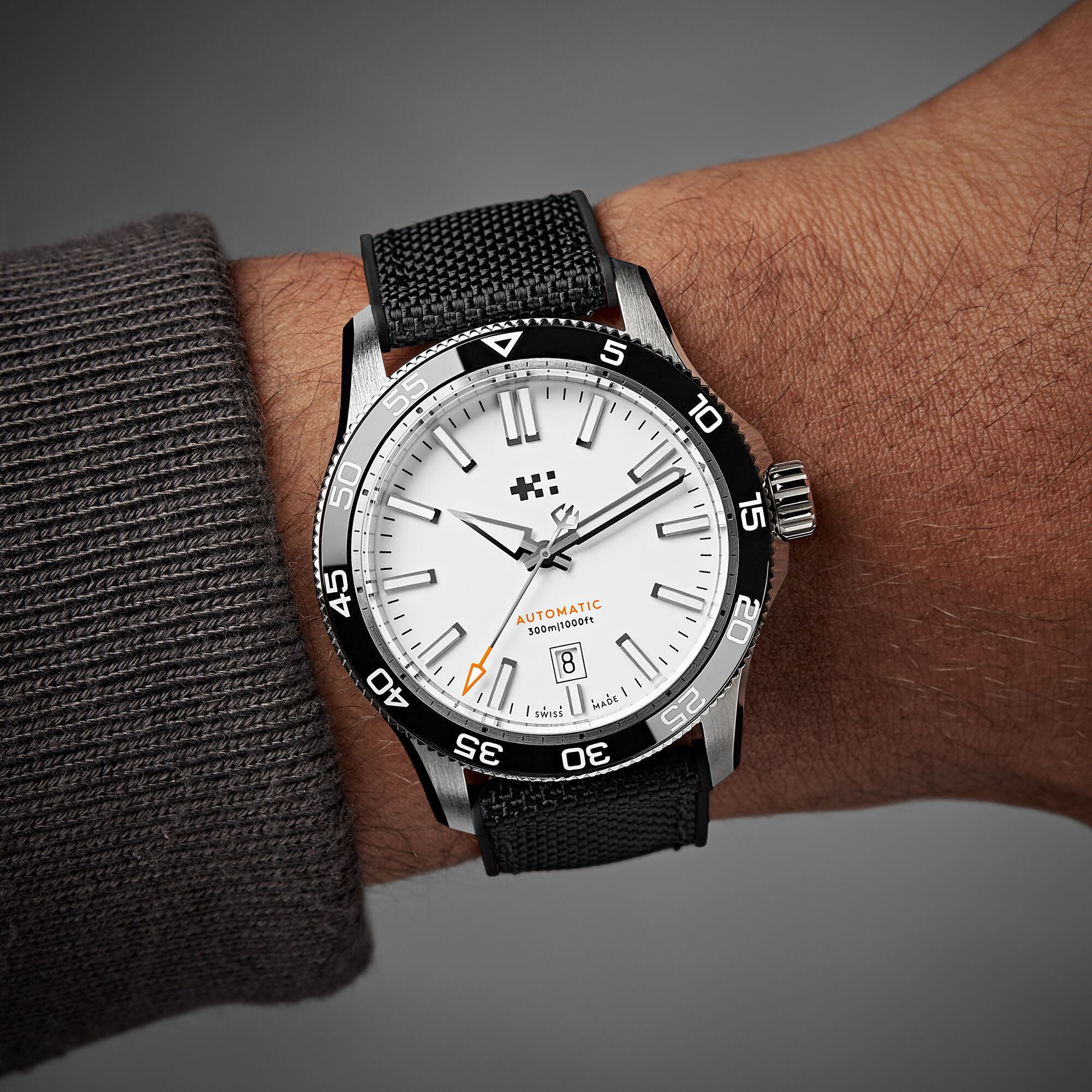 C60 Trident Pro 300  42mm|White/Black|Black Hybrid Rubber