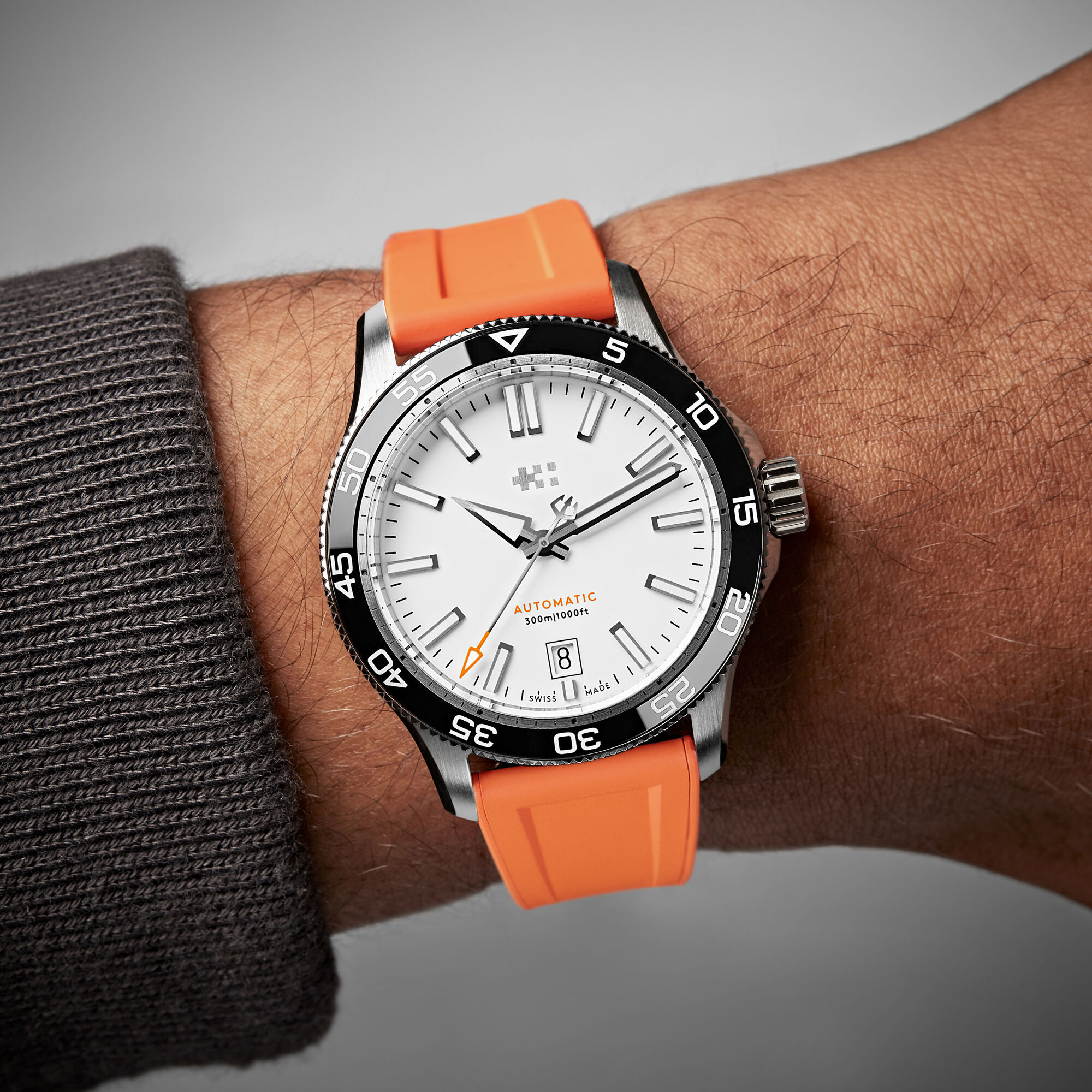 C60 Trident Pro 300  40mm|White/Black|Orange Aquaflex Rubber